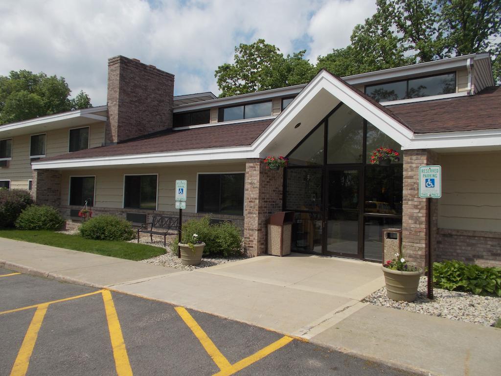 Boarders Inn And Suites By Cobblestone Hotels - Ripon Exterior foto