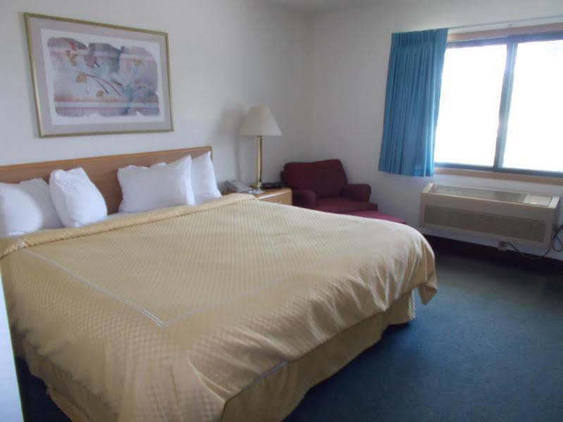 Boarders Inn And Suites By Cobblestone Hotels - Ripon Exterior foto