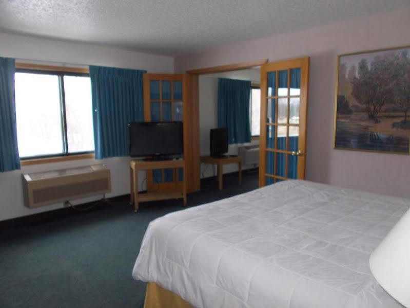 Boarders Inn And Suites By Cobblestone Hotels - Ripon Exterior foto